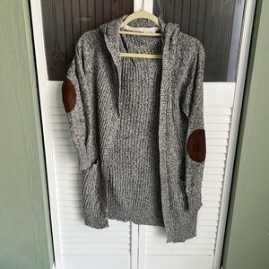 Cute heather grey fall cardigan with hood, pockets, and elbow patches size small